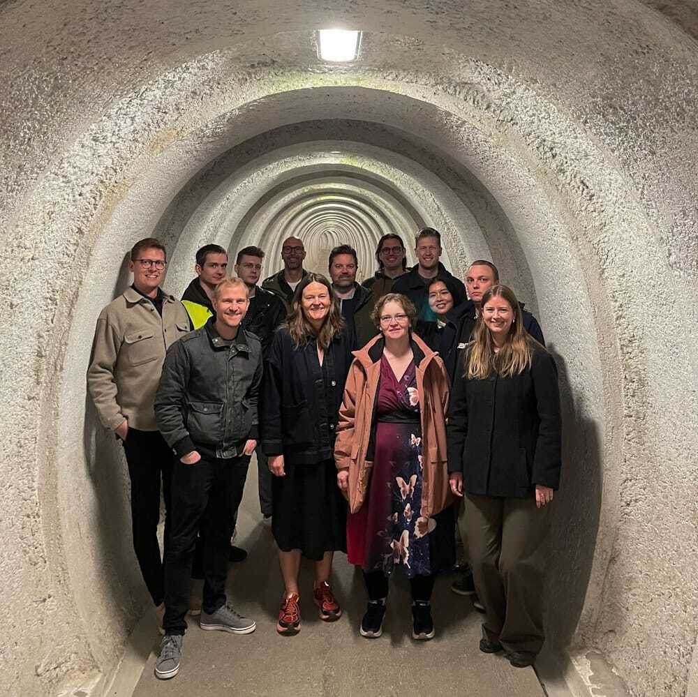 Fællesbillede af IMS-medarbejderne i tunnel