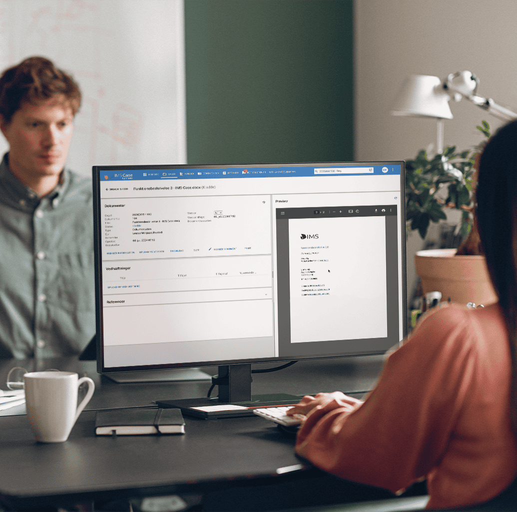 To kolleger arbejder sammen i IMS Case